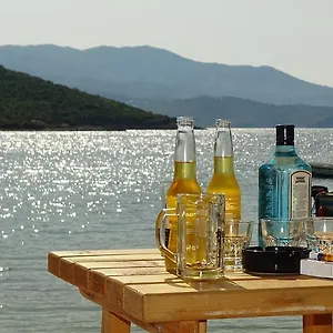 Reni Risi Guest house Ksamil